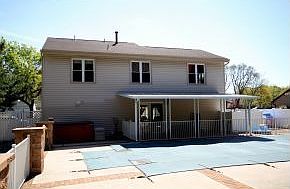 3rd image of 923 Fairview Dr
