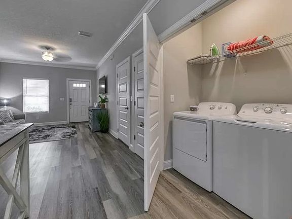 4th image of 125 Promenade Pl