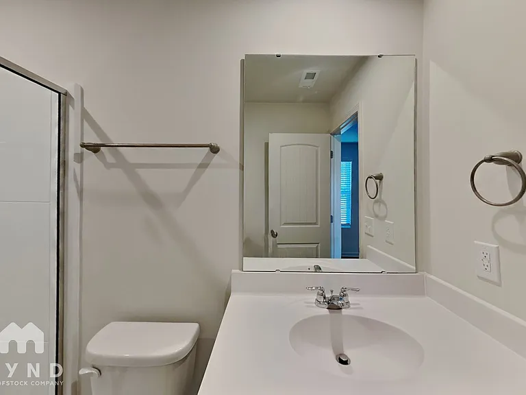 6807 Hardwick Ln — Photo 9