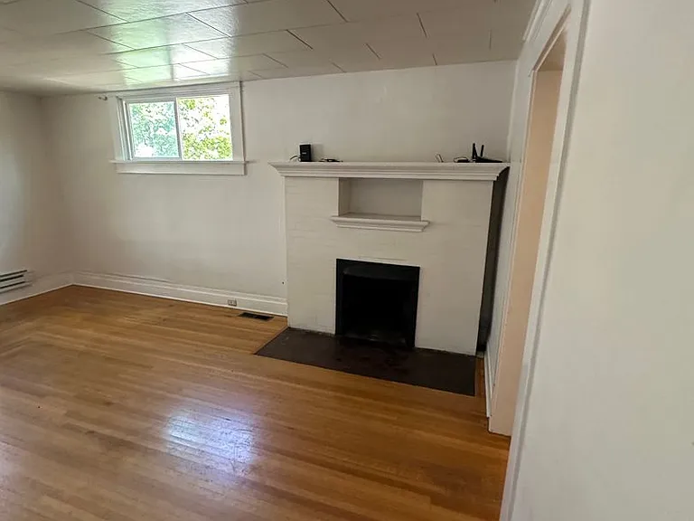 1207 W Washington St — Photo 22