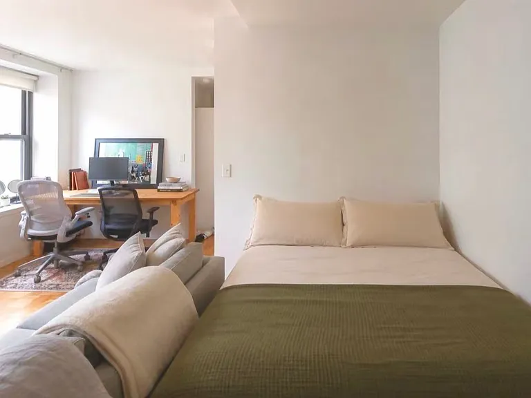 201 W 74th St #9B — Photo 2
