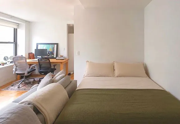 Bedroom, photo 1