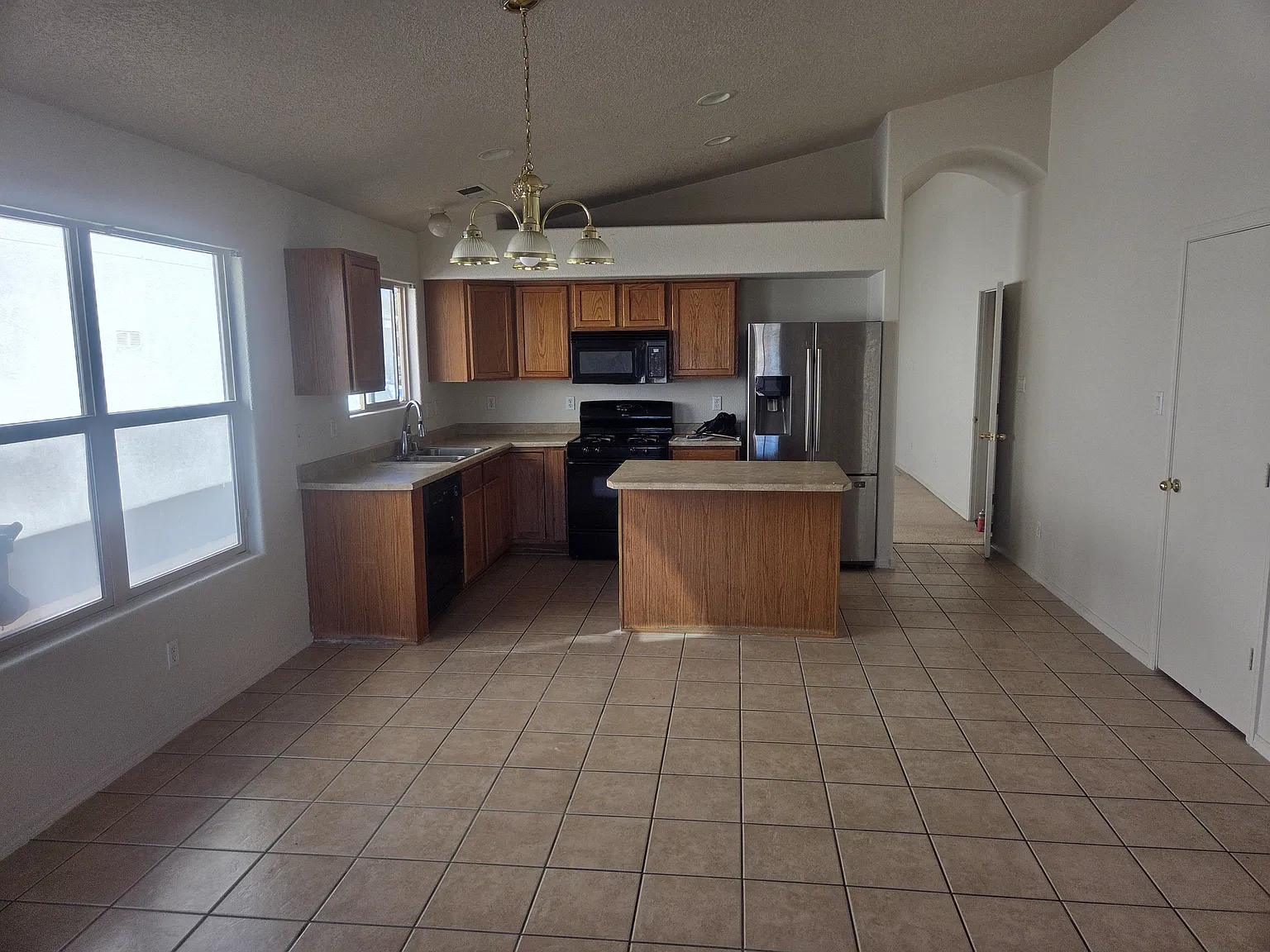 3 bed, 1812 sqft, $2,100 — Photo 3