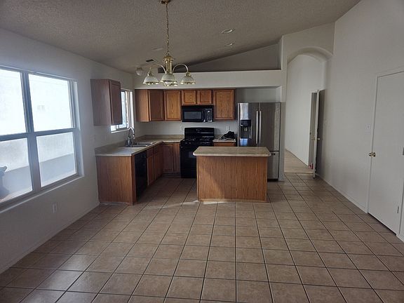 3rd image of 2913 Violeta Cir SE