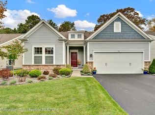 16 W Campania Ln, Farmingdale, NJ 07727