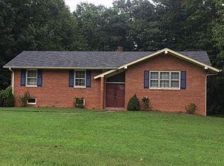 251 Ridgeview Dr, Mount Airy, NC 27030