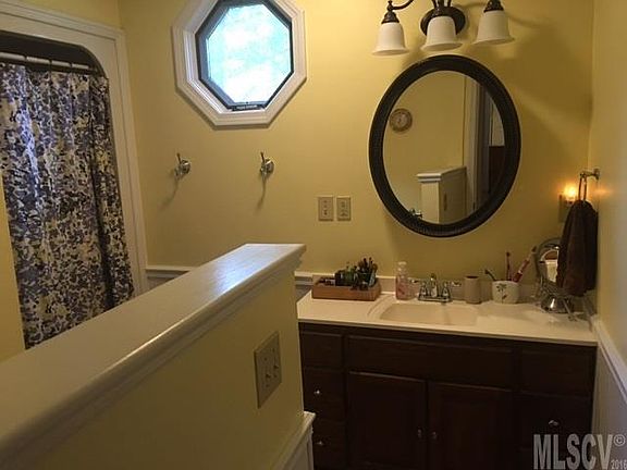 4th image of 817 Brookside Pl NE
