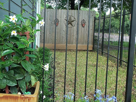 Cute yard, with tree to the south.