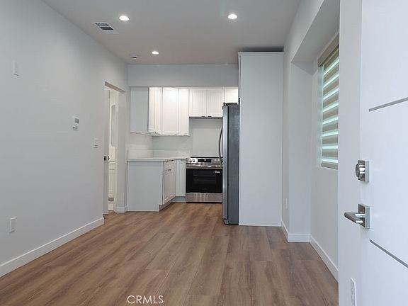 3rd image of 6928 1/2 Enfield Ave