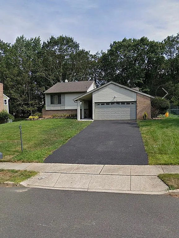 26 London Dr photo 1