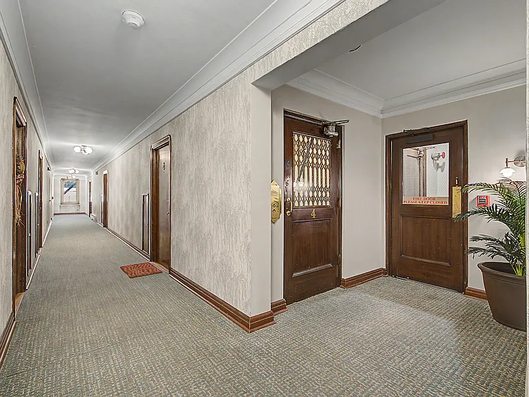 Roosevelt Apartments — Photo 34