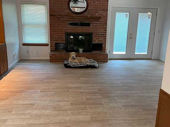 4th image of 1914 Oakhollow Dr