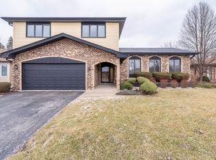 18549 Olde Farm Rd, Lansing, IL 60438