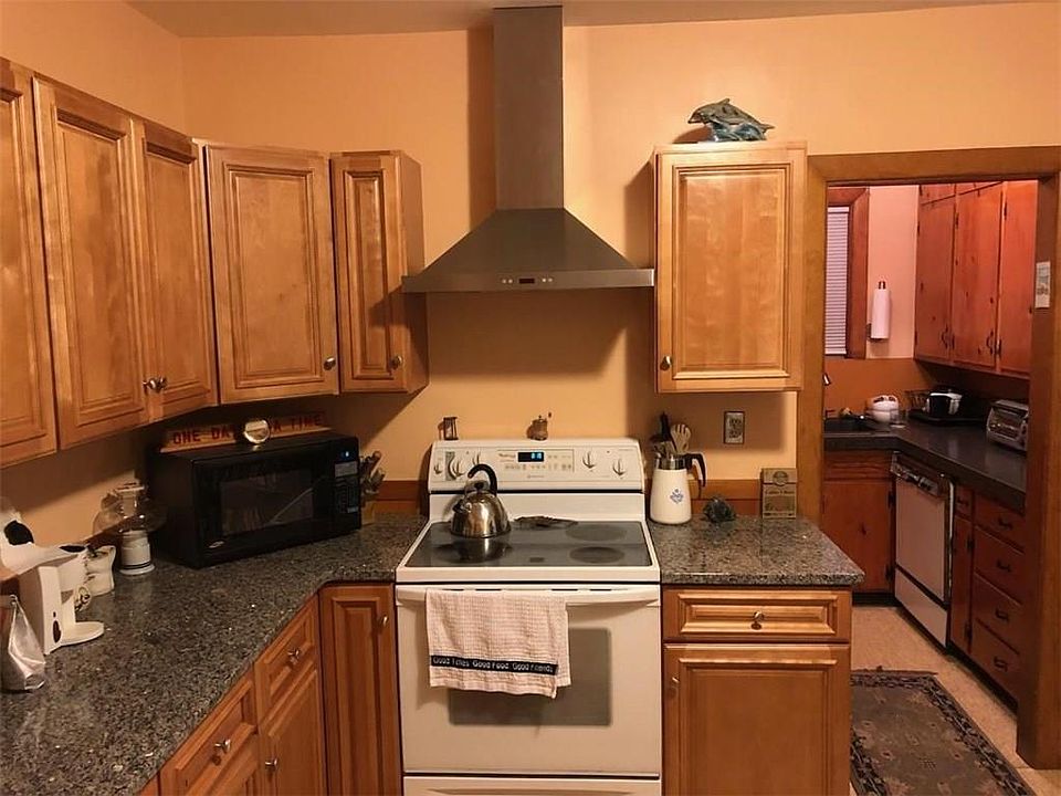 2nd image of 42 E Barrows St