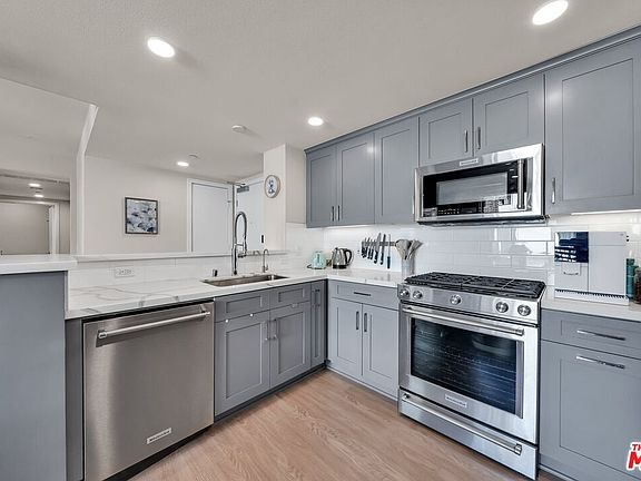 5th image of 6030 S Seabluff Dr APT 404