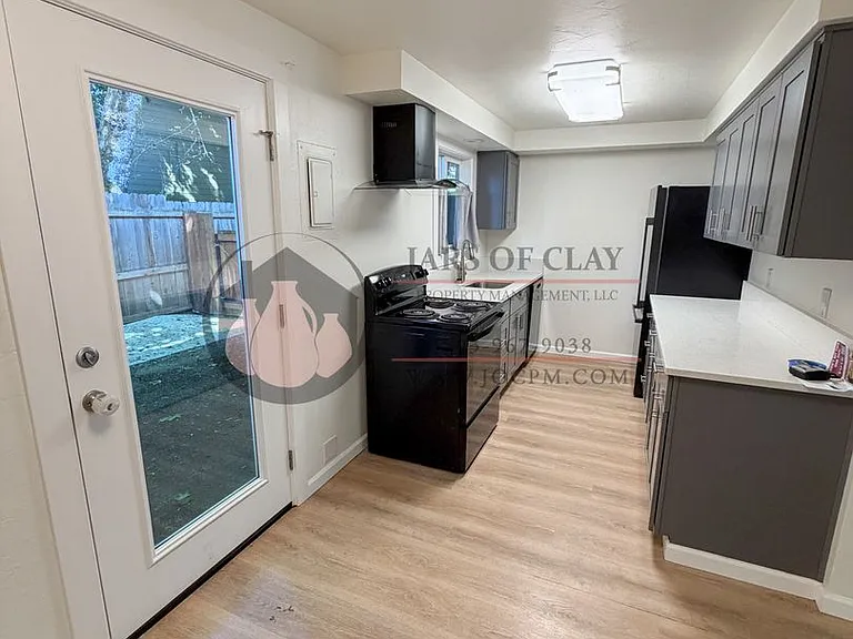 350 NW Willamina Dr — Photo 12