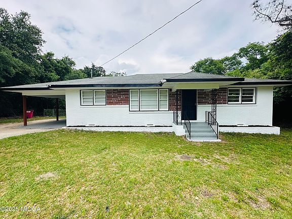 3rd image of 3022 Bloomfield Dr