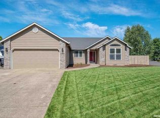 1090 SE Barberry Ave, Dallas, OR 97338