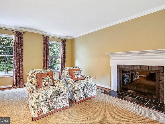 4th image of 4925 Jasmine Dr