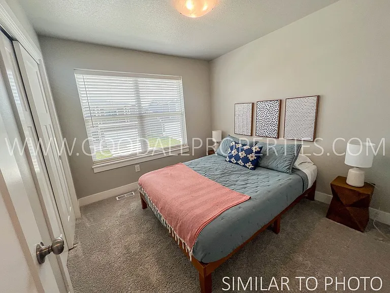 610 NE Hunter Dr — Photo 11