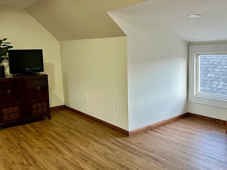 2207 Montclair St — Photo 9