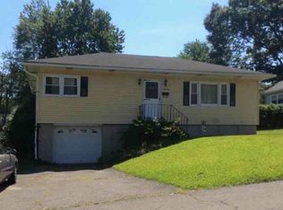 49 Oakleaf Dr, Waterbury, CT 06708