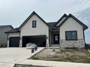 1825 Silver Maple Dr, Norwalk, IA 50211