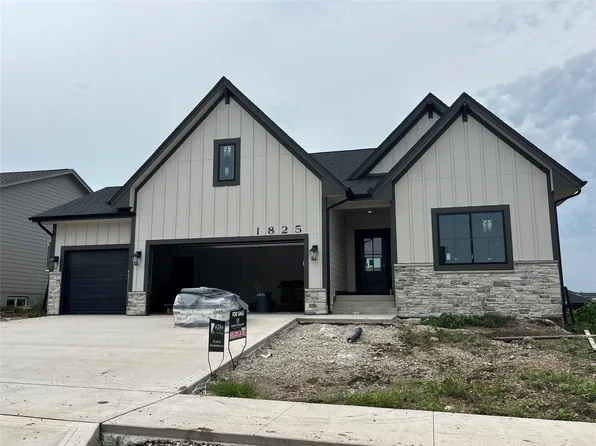 1825 Silver Maple Dr, Norwalk, IA 50211