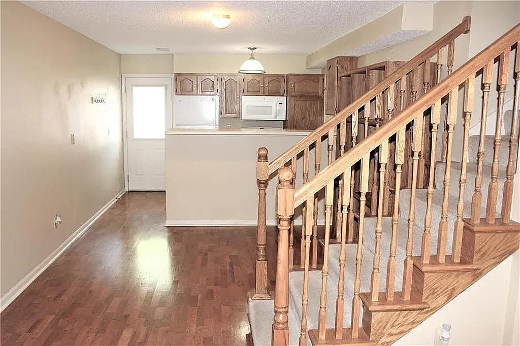 3 bed, 2.5 bath, 1138 sqft, $1,950 — Photo 4