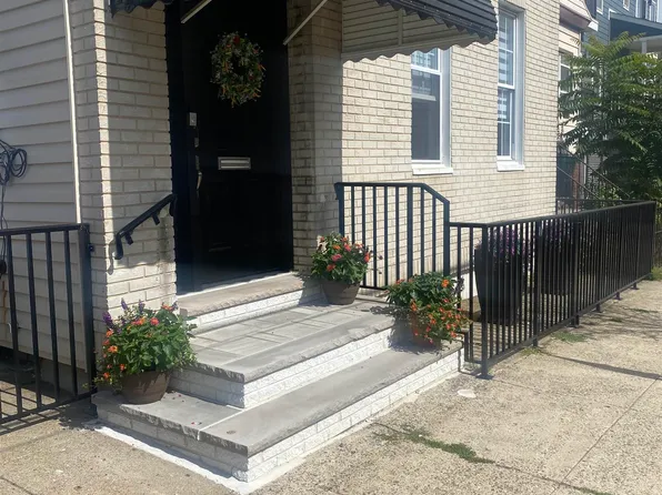 70 Poplar Street image 2 of 19