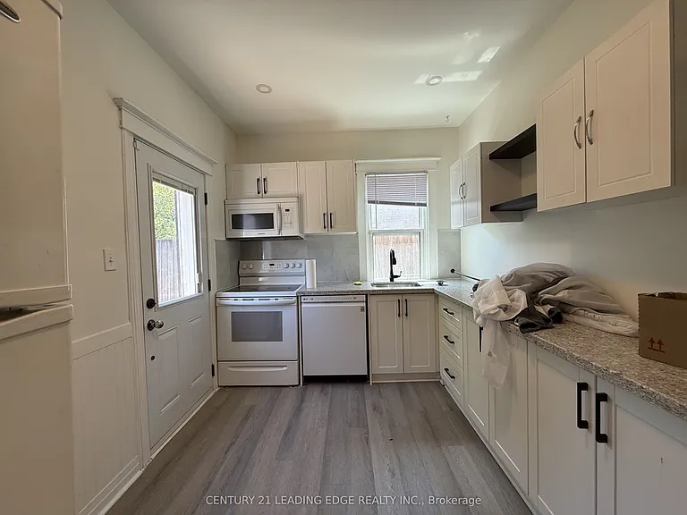 485 Albert St — Photo 5