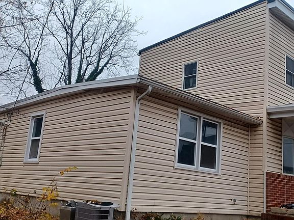 4th image of 126 Lavern Ave