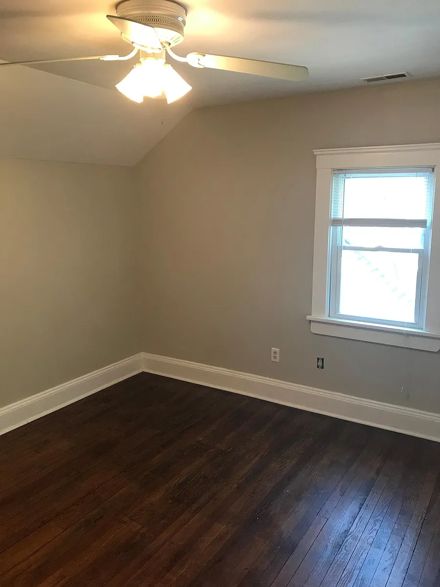 Building Photo - 1315 W 104th St #3