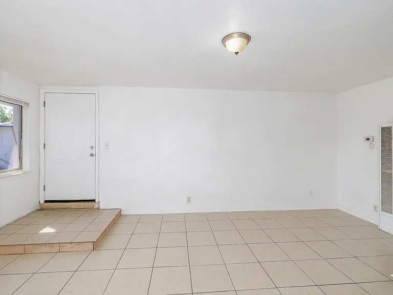 Plaza Estates — Photo 12
