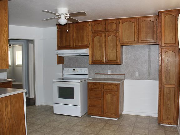 2nd image of 808 W 22nd St