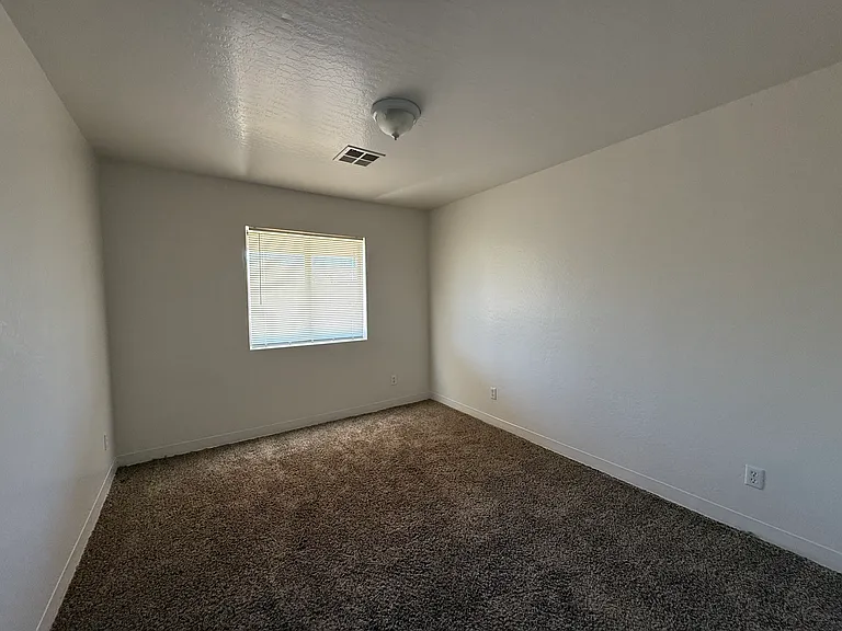 556 W Wilson Ave #B — Photo 4