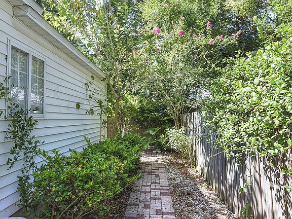 Side yard patio/grill area
