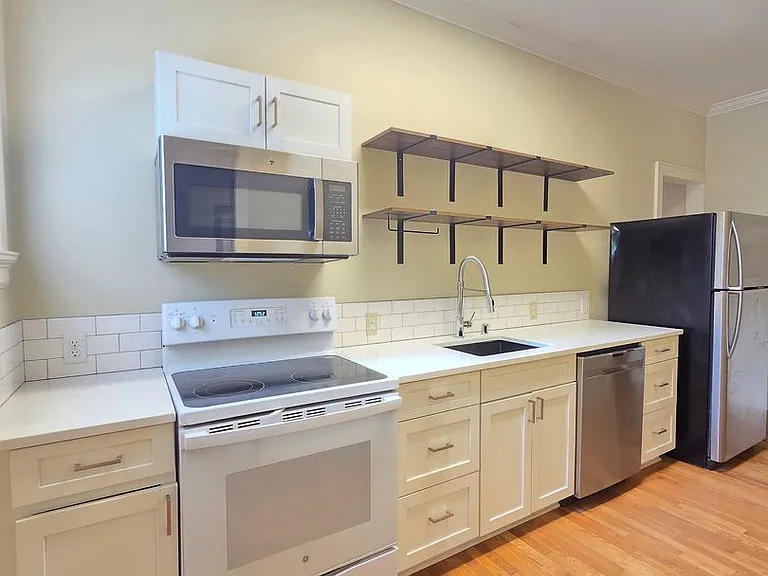 Knickerbocker Apartments — Photo 42