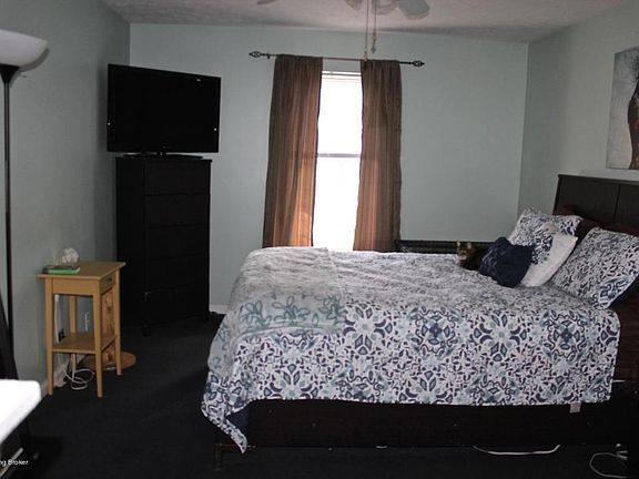 4th image of 430 Logsdon Ct