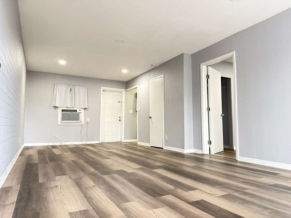 1st image of 113 NE Madison Cir N APT 7