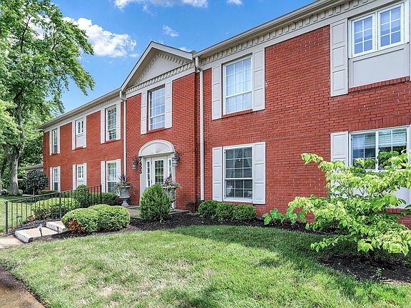 3rd image of 7453 Lions Head Dr