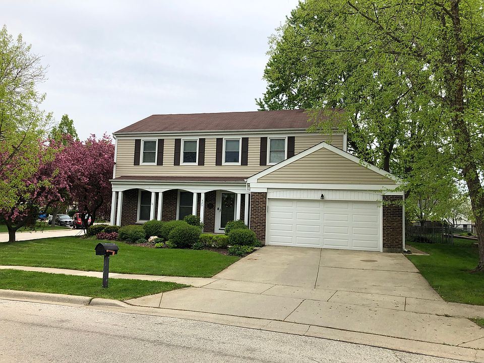 1st image of 325 Alexandria Dr