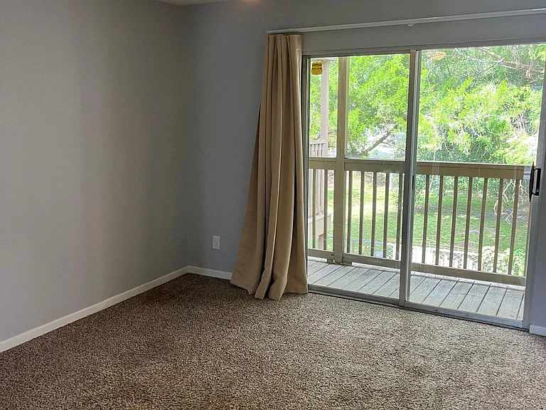 2300 Twelve Oaks Dr #B3 — Photo 8