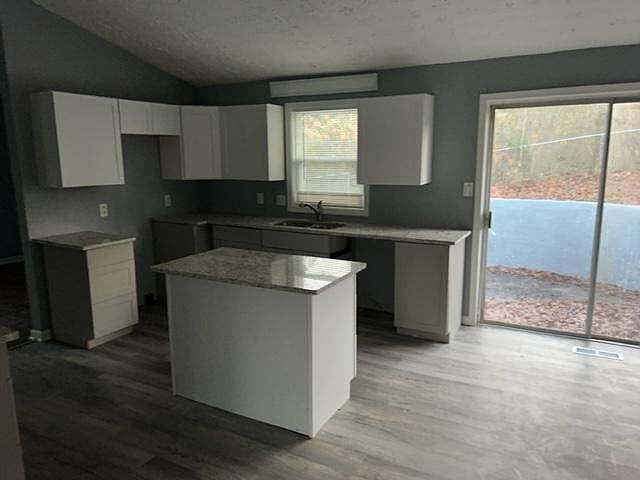 2nd image of 1490 New Castle Dr