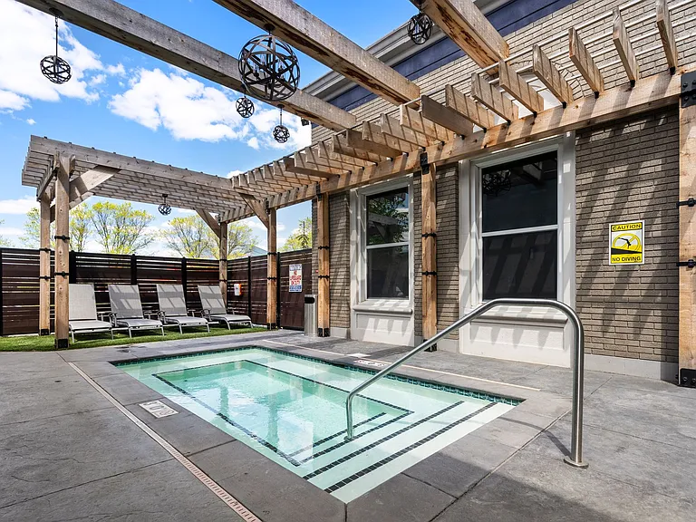 Lux Apartments — Photo 11