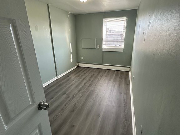 2nd image of 5237 Oxford Ave #D4