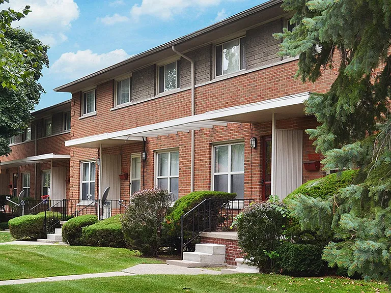 Stratford Villa - Oak Park, MI — Photo 2