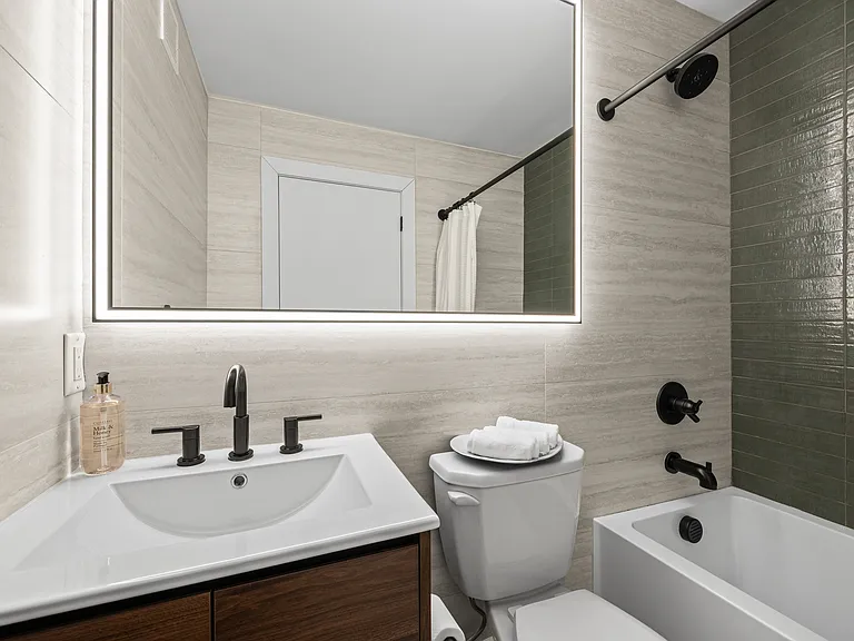 Cosmo 440 Luxury Apartments — Photo 13