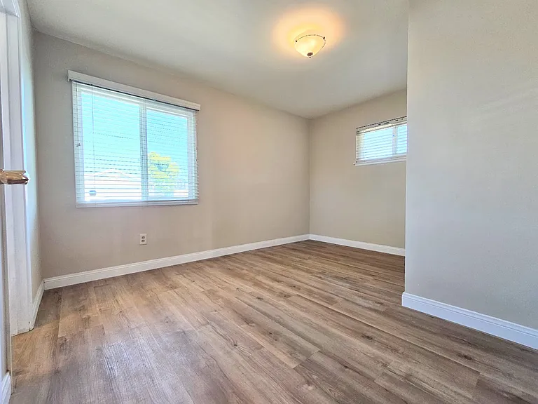 5424 Lodi St — Photo 26