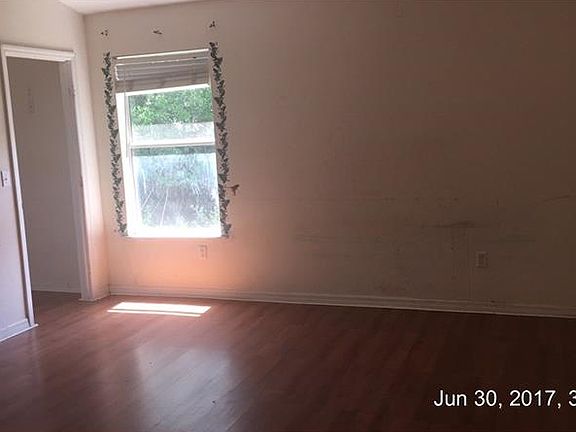 4th image of 903 W McLendon St